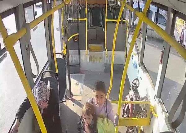 Foto - Yine aynı şoför! Bu kez yolcuyu hastaneye götürdü