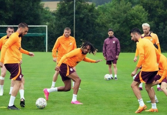 Foto - Yine bir FB-GS çekişmesi... Galatasaray'dan Fenerbahçe'ye jeneriklik gol!