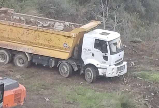 Foto - Yine CHP’li belediye, yine ağaç katliamı! Taşıyoruz dediler katlettiler