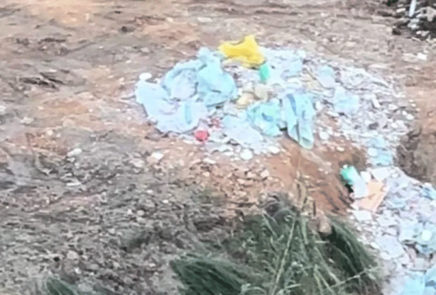 Foto - Yine CHP’li belediye, yine ağaç katliamı! Taşıyoruz dediler katlettiler