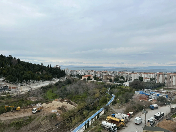 Yine CHP’li belediye, yine ağaç katliamı! Taşıyoruz dediler katlettiler