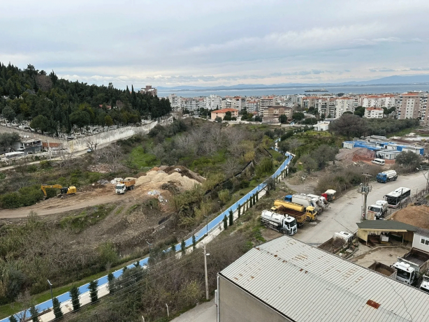Foto - Yine CHP’li belediye, yine ağaç katliamı! Taşıyoruz dediler katlettiler