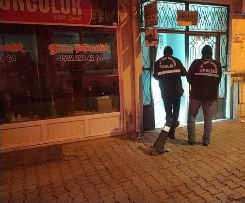Yine gayrimeşru ilişki can aldı! Kadın erkeği bıçakladı