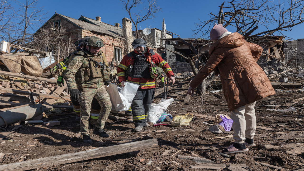 Foto - Yine sivil bölgeyi vurdular! Enkazdan ceset çıktı