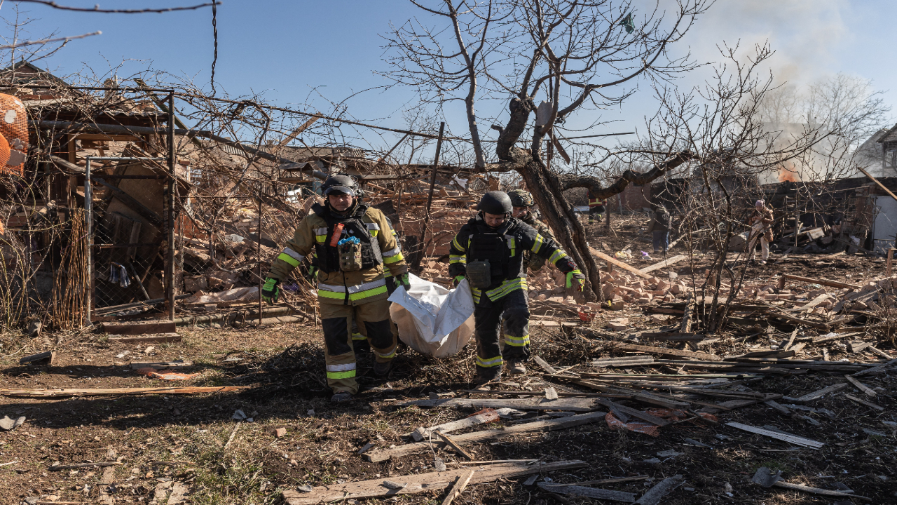 Foto - Yine sivil bölgeyi vurdular! Enkazdan ceset çıktı