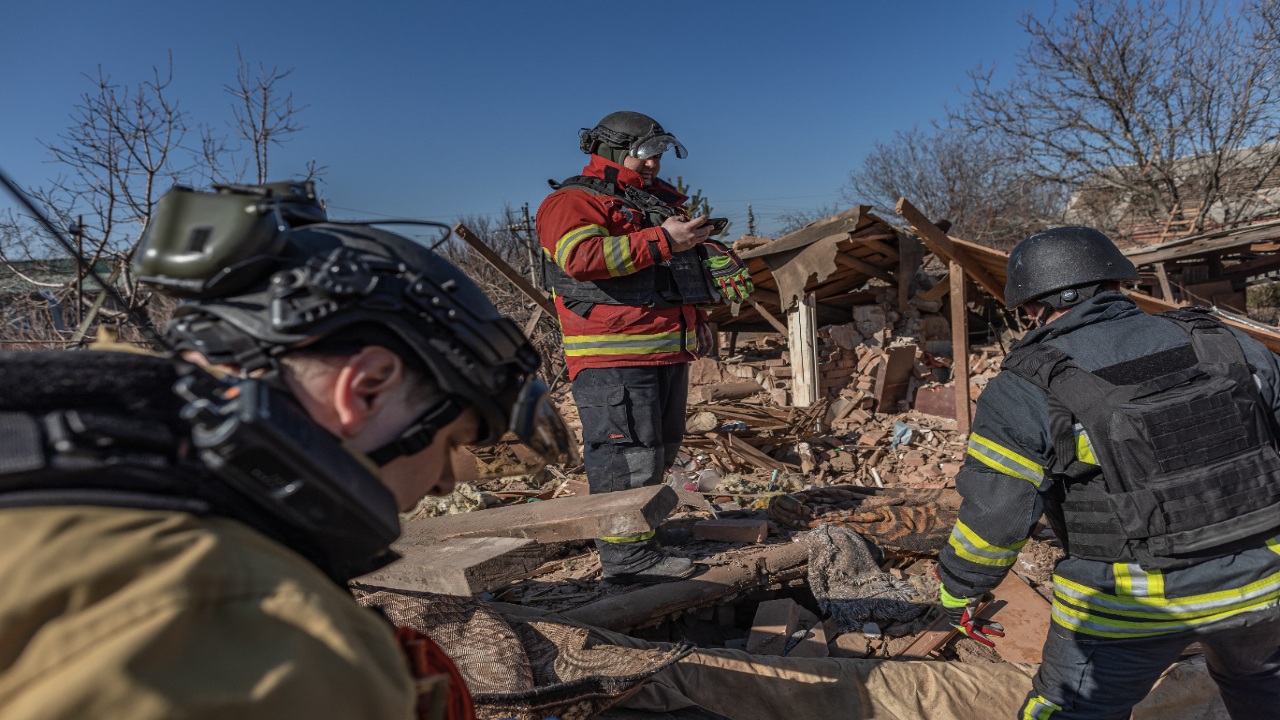 Foto - Yine sivil bölgeyi vurdular! Enkazdan ceset çıktı