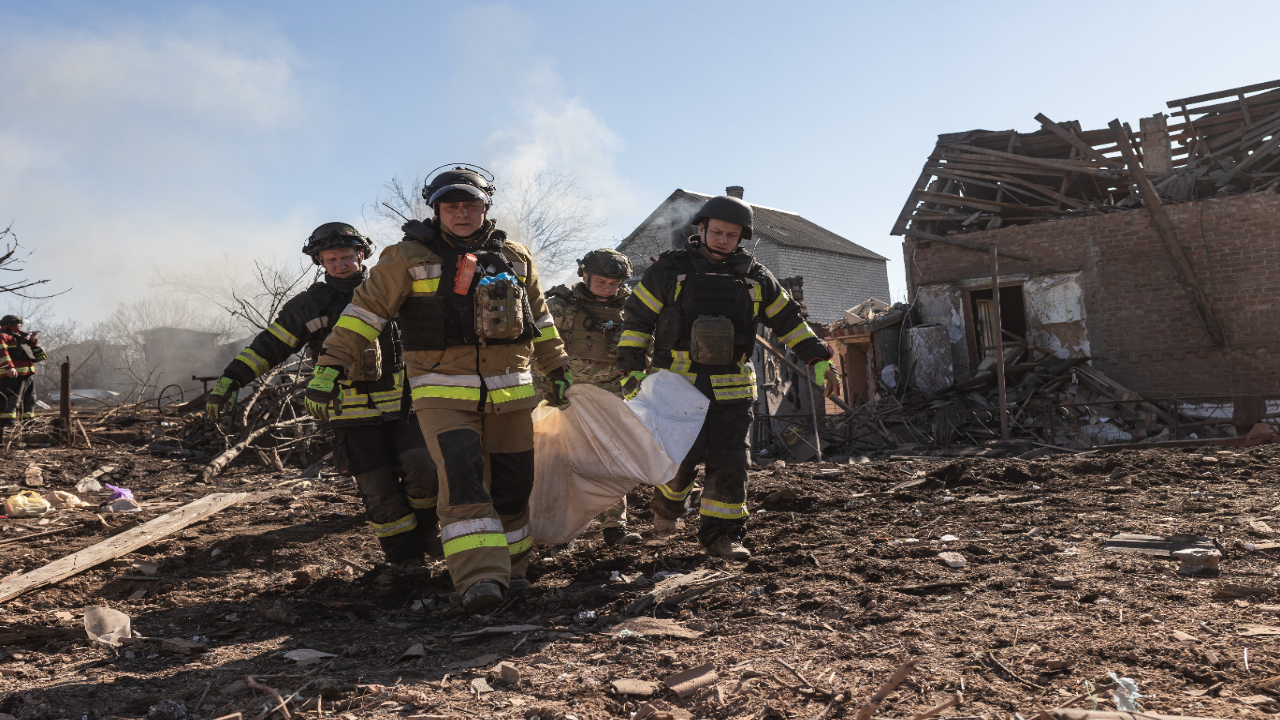 Foto - Yine sivil bölgeyi vurdular! Enkazdan ceset çıktı