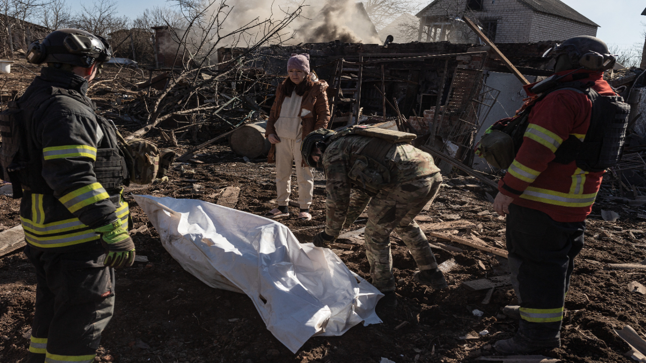 Foto - Yine sivil bölgeyi vurdular! Enkazdan ceset çıktı