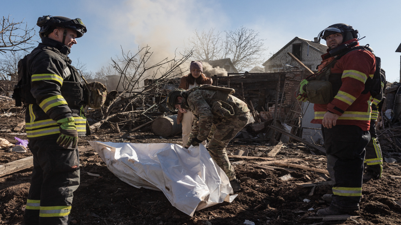 Foto - Yine sivil bölgeyi vurdular! Enkazdan ceset çıktı