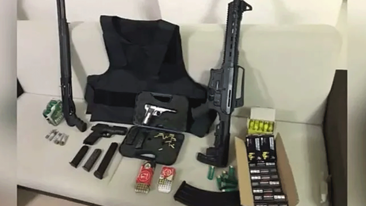 Foto - Yine Survivor detayı: Ruhsatsız silah çetesinden ünlü isim çıktı!