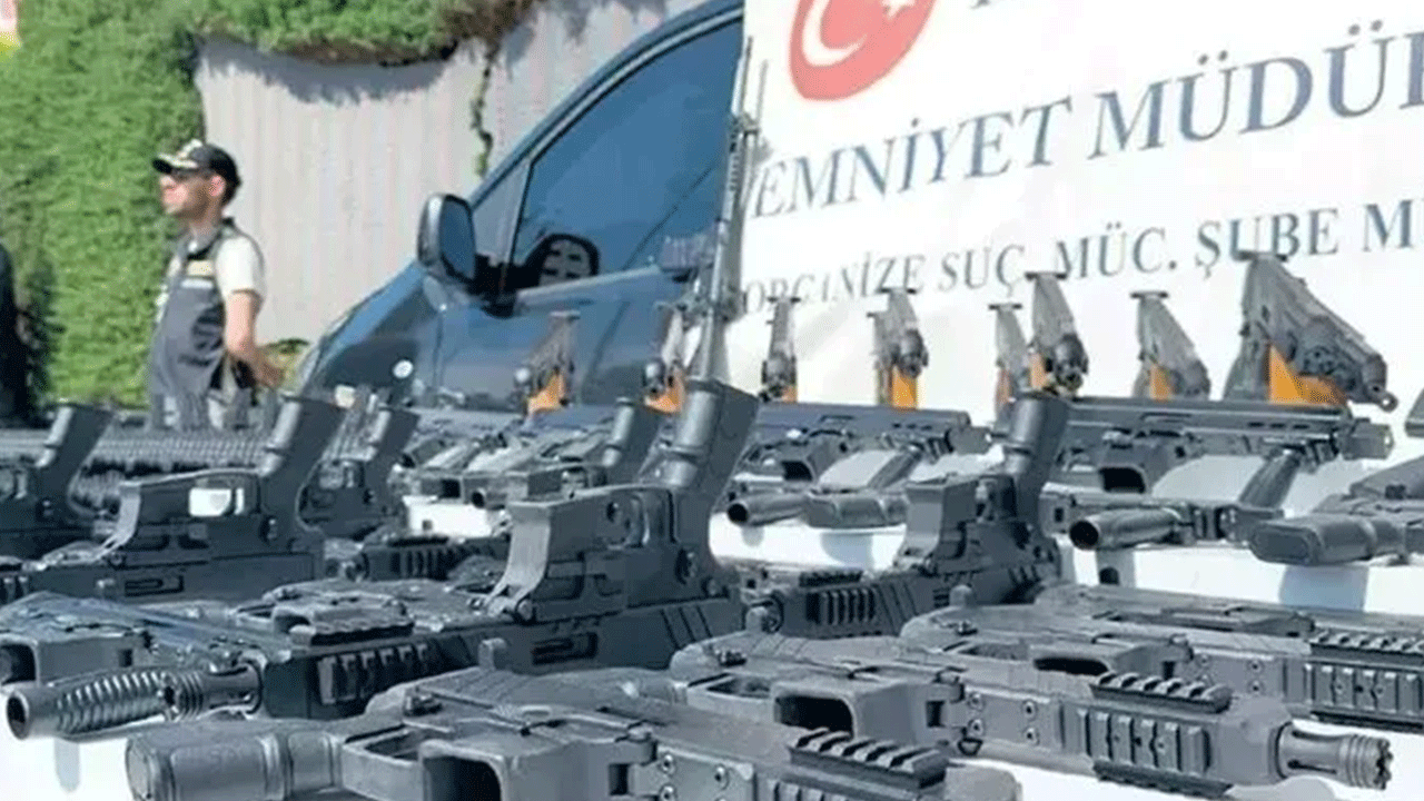 Foto - Yine Survivor detayı: Ruhsatsız silah çetesinden ünlü isim çıktı!