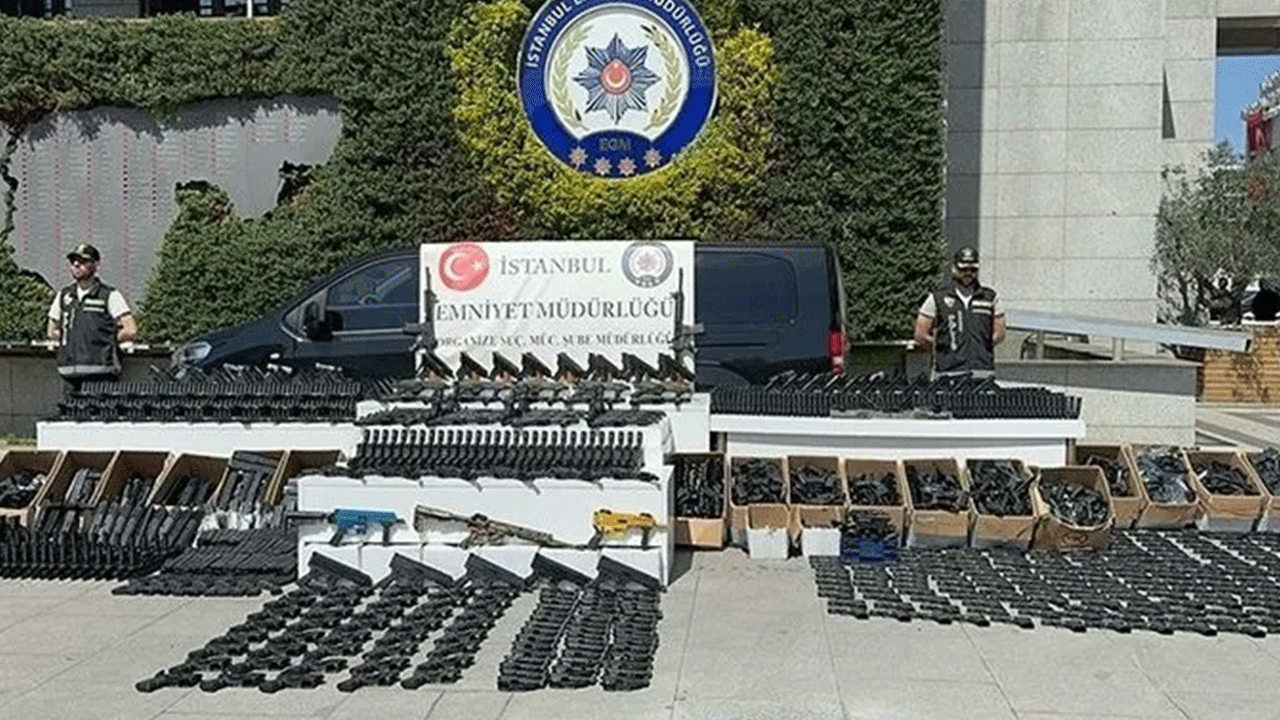 Foto - Yine Survivor detayı: Ruhsatsız silah çetesinden ünlü isim çıktı!