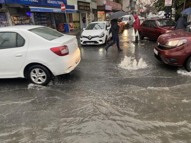 Foto - Yine yağmur, yine esaret! CHP'nin İstanbul'u sele teslim