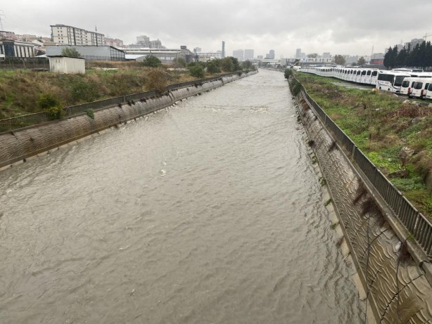 Foto - Yine yağmur, yine esaret! CHP'nin İstanbul'u sele teslim