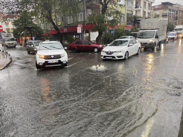 Foto - Yine yağmur, yine esaret! CHP'nin İstanbul'u sele teslim