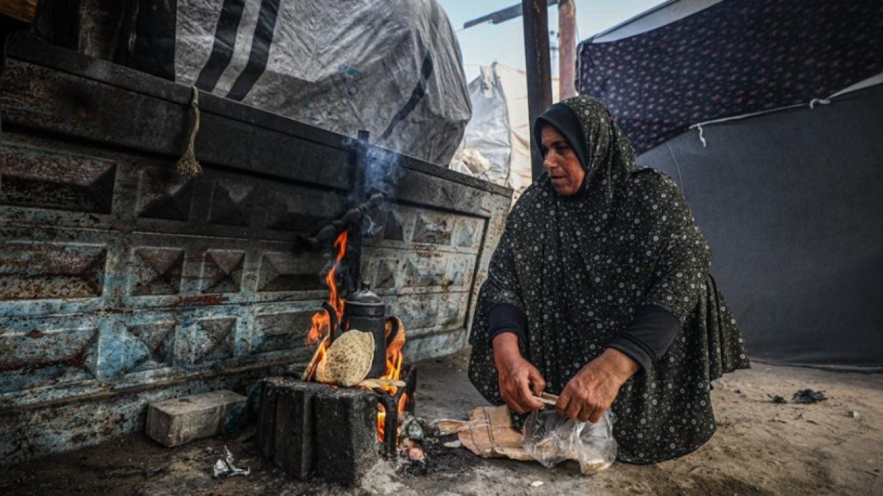 Yıpranmış çadırlar, yaklaşan kış… 300 bin aile Gazze'de donma tehlikesi yaşıyor