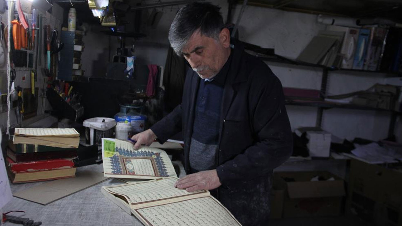 Yıpranmış kitaplara 45 yıldır hayat veriyor