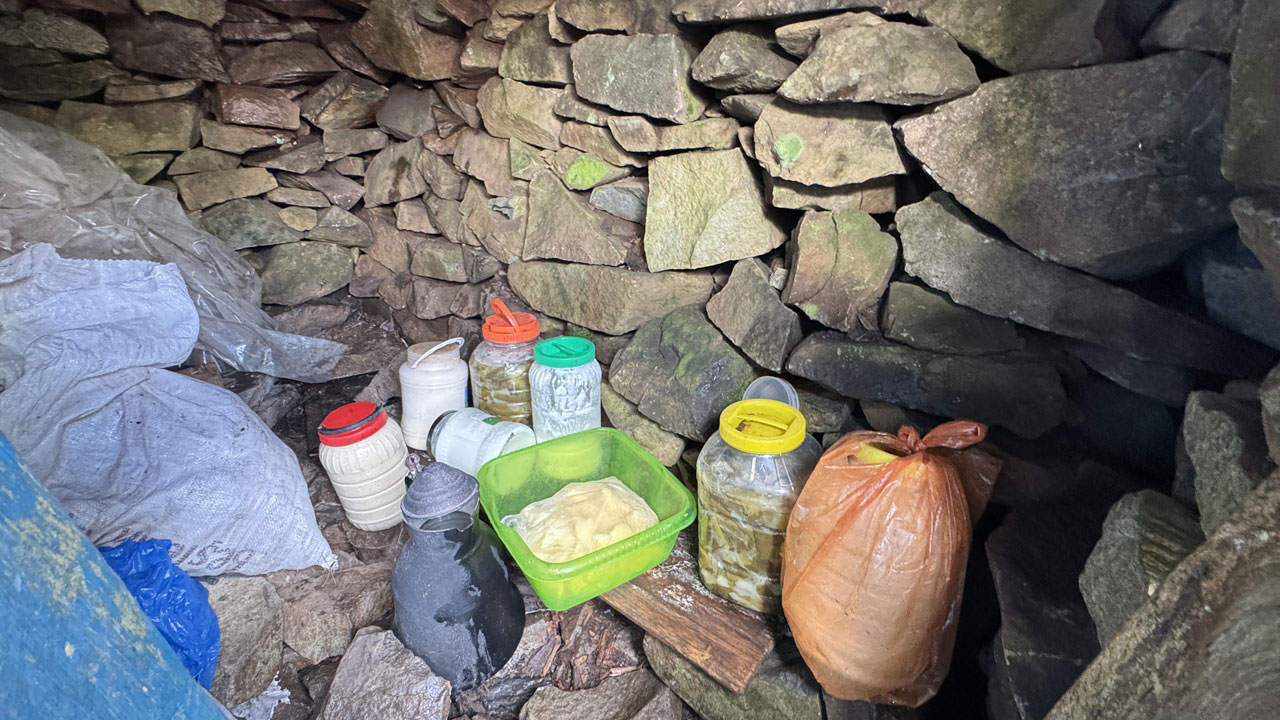 Foto - Yiyecekleri bu yöntemle saklıyorlar! Artvin’de asırlık ‘doğal buzdolabı