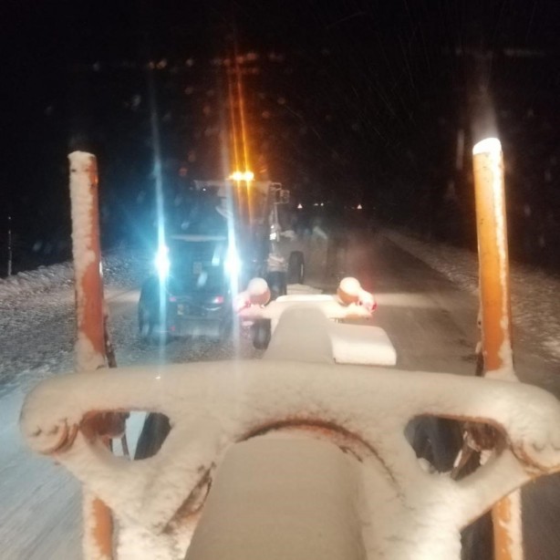 Foto - Yoğun kar yağışı etkili oluyor! Ağır tonajlı araçların geçişine izin verilmiyor