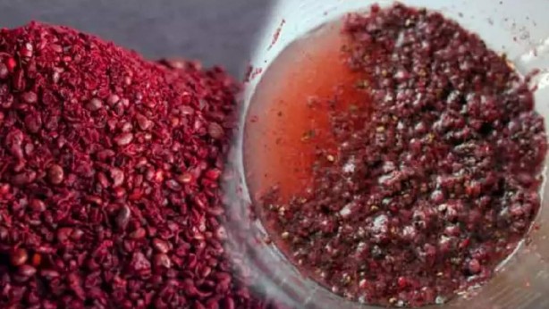 Yoğurda karıştırıp sadece bir kaşık yiyin! Etkilerini duyunca çok şaşıracaksınız! Vücudu resmen resetliyor