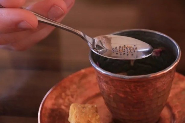 Foto - Yoğurdun içine bir kaşık atınca neler oluyor neler! Vücutta bayram ilan ediliyor