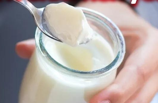 Yoğurdun içine katıp yiyince hafızayı zehir gibi, fişek gibi yapıyor! Sadece bir tutam eklemek yetiyor