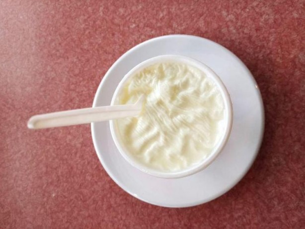 Foto - Yoğurdun içine koyup kaşık kaşık yiyin! Bağırsakları motor gibi çalıştırıp, kabızlığı bitiriyor