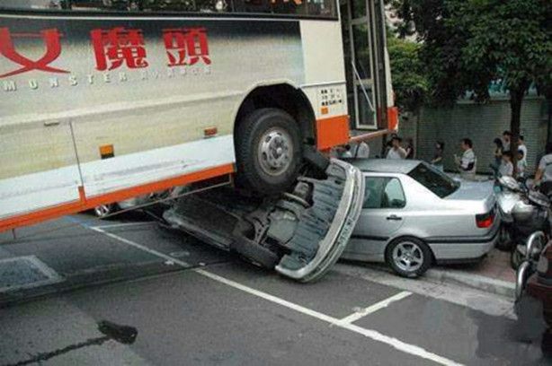 Foto - Yok artık diyeceksiniz! İşte en sıra dışı trafik kazaları...