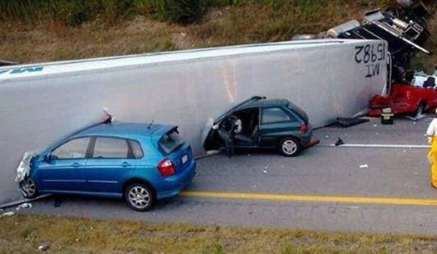 Foto - Yok artık diyeceksiniz! İşte en sıra dışı trafik kazaları...