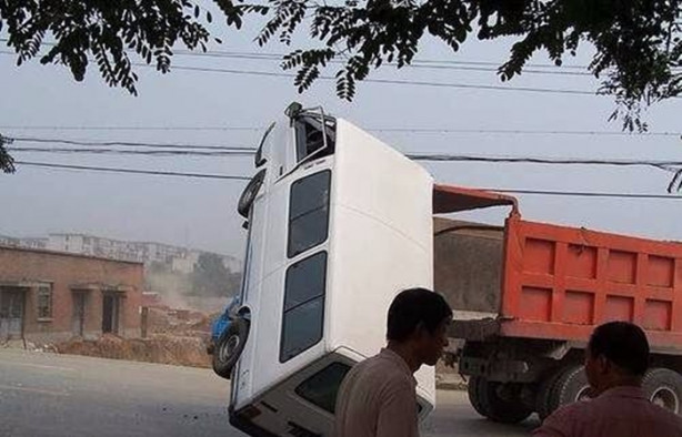 Foto - Yok artık diyeceksiniz! İşte en sıra dışı trafik kazaları...