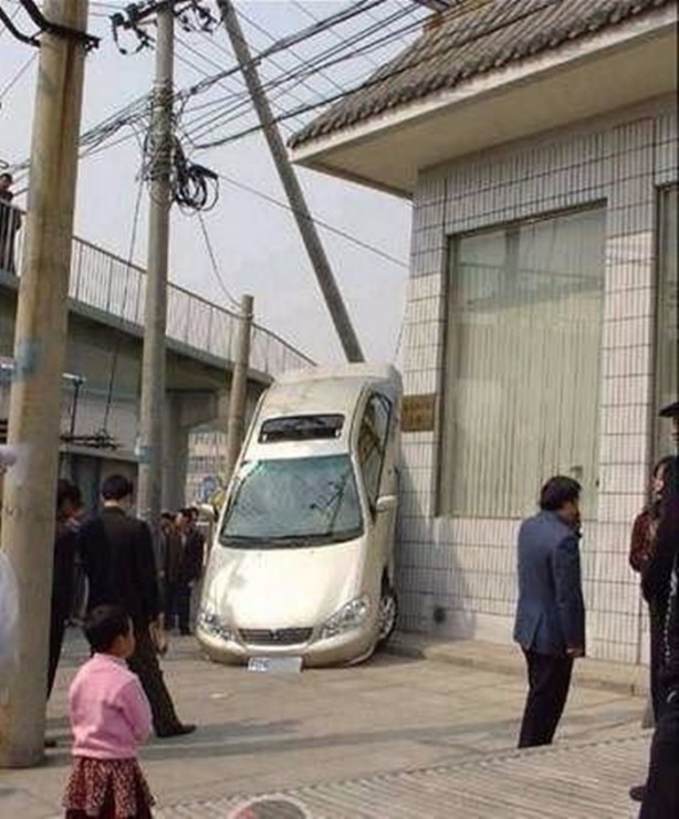 Foto - Yok artık diyeceksiniz! İşte en sıra dışı trafik kazaları...