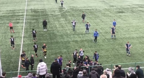 Foto - Yok artık! Maçı bırakıp kavga ettiler