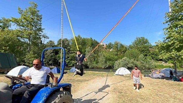 Foto - Yok böyle adrenalin! ‘İnsan sapanı’ değil sanki otomobil