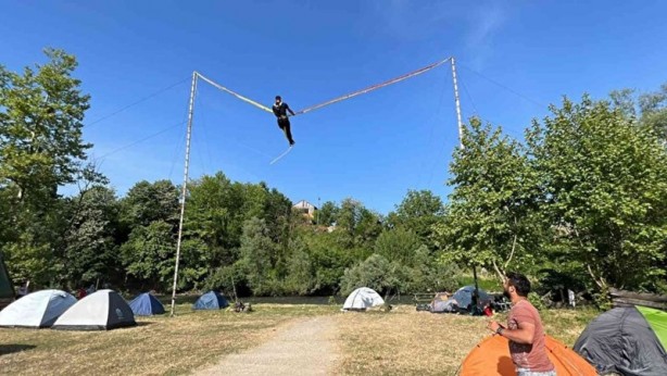 Foto - Yok böyle adrenalin! ‘İnsan sapanı’ değil sanki otomobil