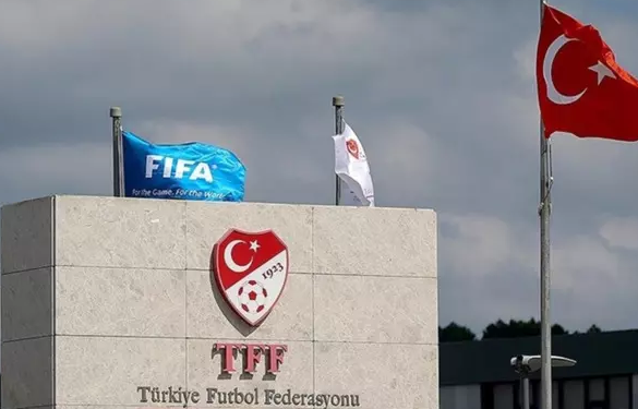 Foto - Yok böyle bir gelişme! Liglerin başlamasına kısa süre kala O hakemden akıllara durgunluk veren haber!