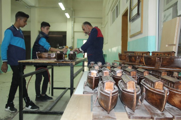 Yok böyle ciro! Adı okul kendi fabrika