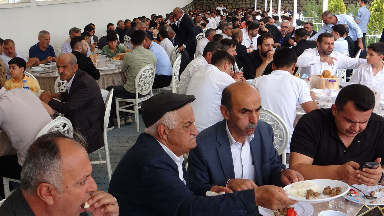 Foto - Yok böyle düğün! Damada milyonlar, geline kilo kilo altın takıldı