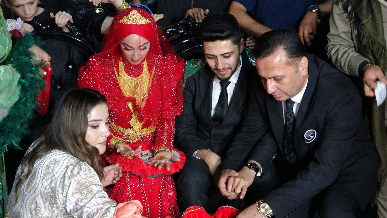 Foto - Yok böyle düğün! Damada milyonlar, geline kilo kilo altın takıldı