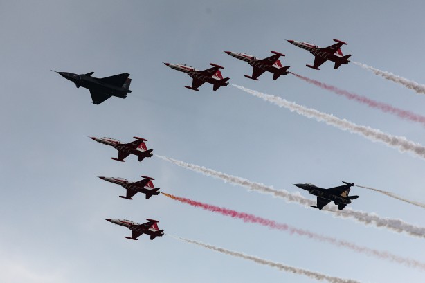 Foto - Yok böyle gelişme! 'Tehdit altındayız' deyip Türkiye'den Bayraktar Kızılelma'yı istediler