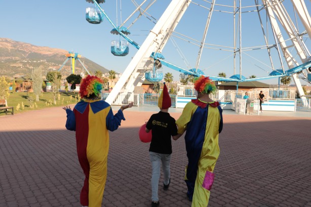 Foto - Yok böyle hizmet! Berber hava yolları iş başında
