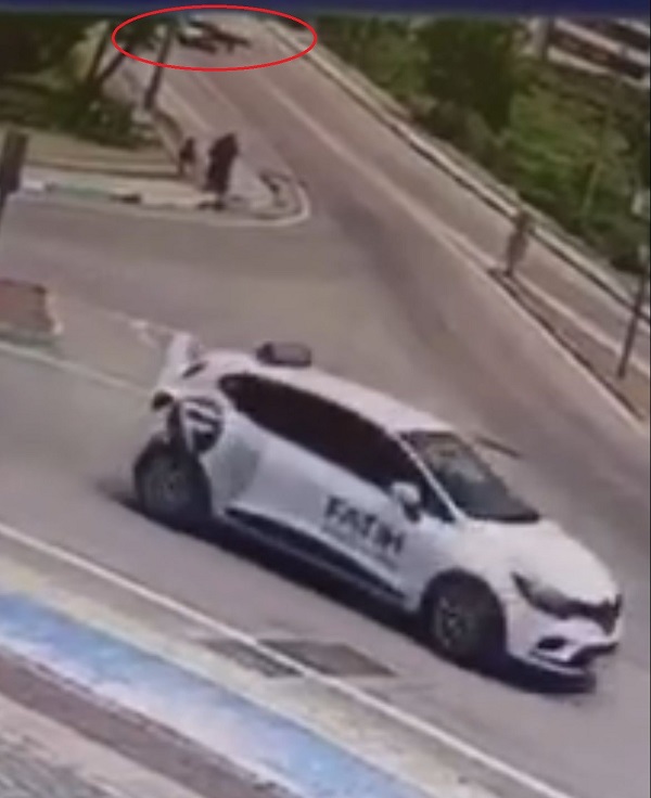 Foto - Yok böyle kaza! Seyir halindeki otomobile at çarptı