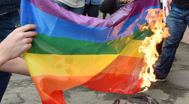 Foto - Yok böyle rezillik... Apple'dan LGBT desteği için müşterilere akılalmaz dayatma