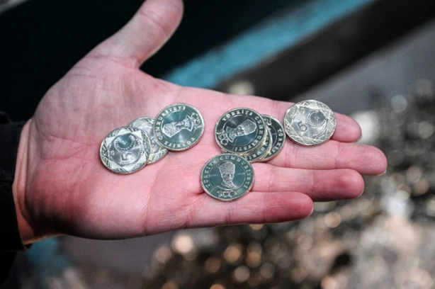 Foto - Yok böyle sahtekarlık! Sözcü gazetesi 5 lira üzerindeki Atatürk rölyefi ile oynayıp dezenformasyon yapmış