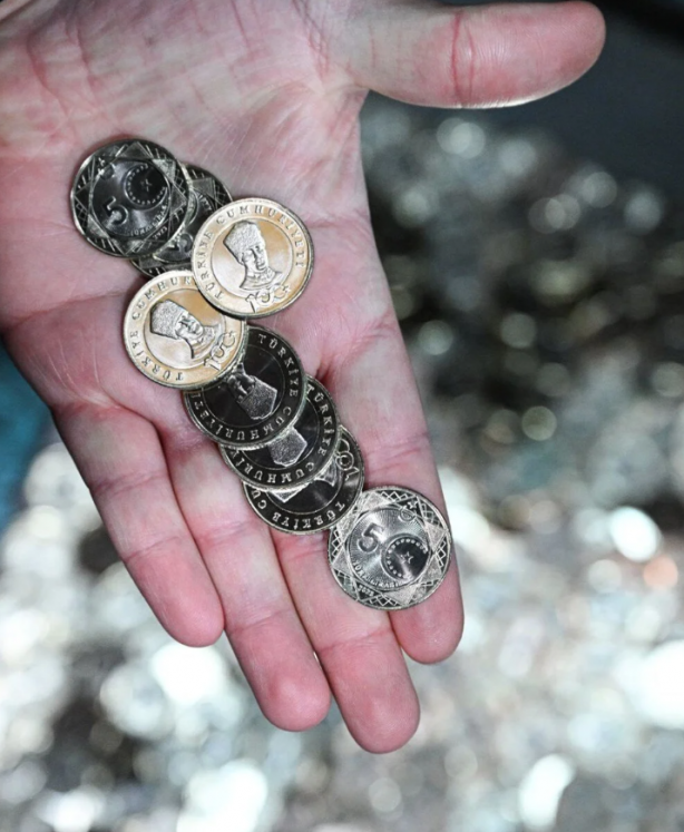 Foto - Yok böyle sahtekarlık! Sözcü gazetesi 5 lira üzerindeki Atatürk rölyefi ile oynayıp dezenformasyon yapmış