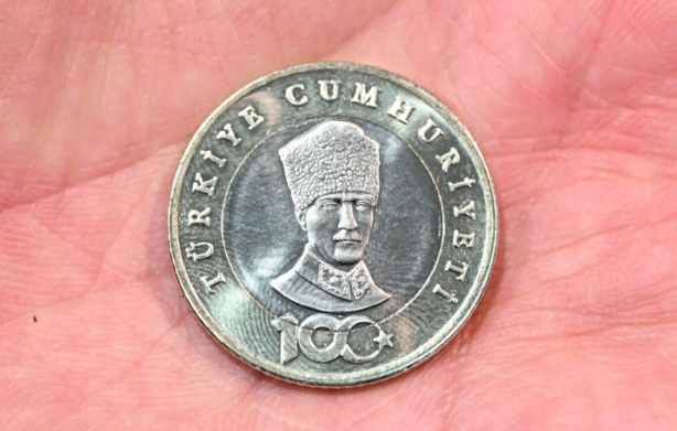 Foto - Yok böyle sahtekarlık! Sözcü gazetesi 5 lira üzerindeki Atatürk rölyefi ile oynayıp dezenformasyon yapmış