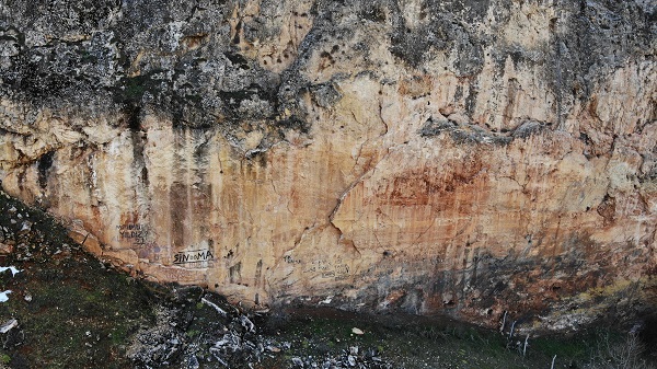 Foto - Yok böyle saygısızlık! Fay hattının üzerine bakın ne yazdılar