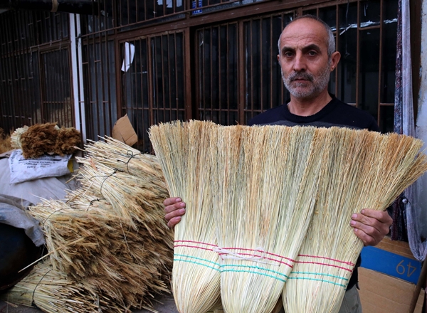 Foto - Yok olmaya yüz tutan mesleklerden... Ailece yıllardır bu işi yapıyorlar!