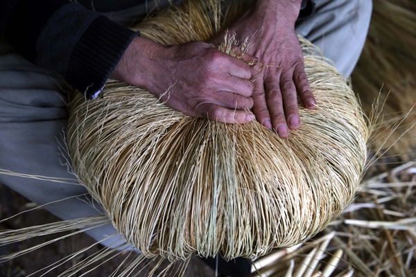 Foto - Yok olmaya yüz tutan mesleklerden... Ailece yıllardır bu işi yapıyorlar!