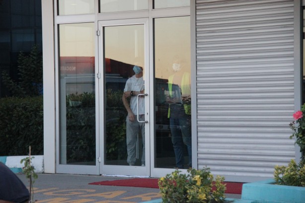 Foto - Yol kenarında baygın bulunan şahıs ortalığı karıştırdı! Hastane karantinaya alındı