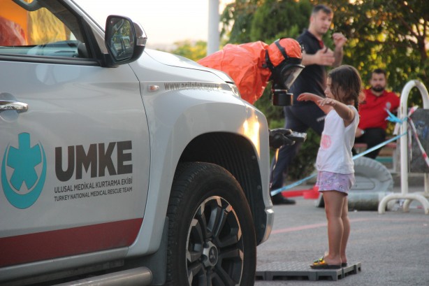 Foto - Yol kenarında baygın bulunan şahıs ortalığı karıştırdı! Hastane karantinaya alındı